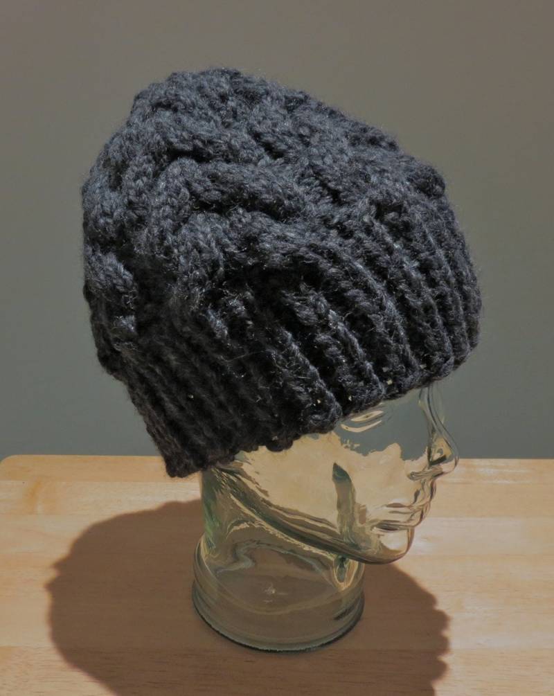 Wollmischung Hand Gestrickte Herren Wintermütze Mit Zopfmuster - Anthrazit von EccentricWool