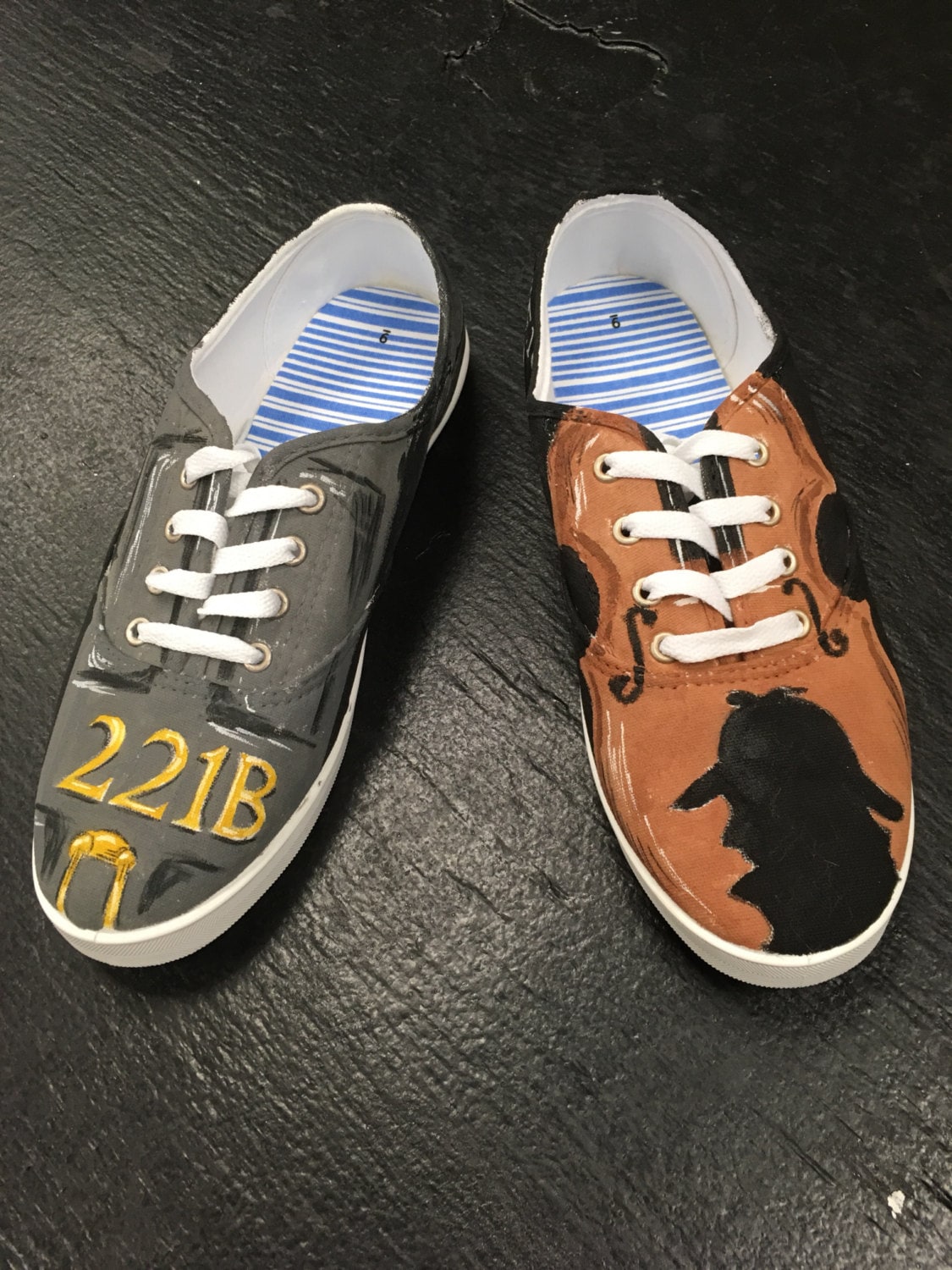 Sherlock Holmes Schuhe Individuell Bemalt Sherlock Holmes Schuhe Individuell Bemalt von EccentricitiesCrafts