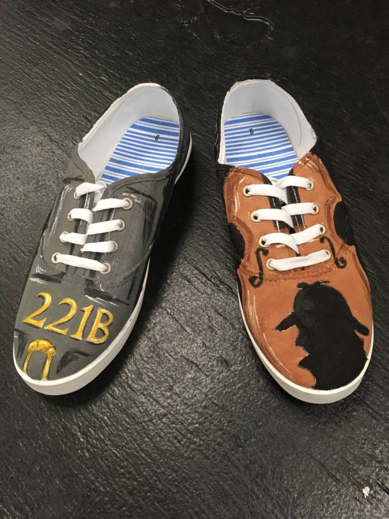 Sherlock Holmes Schuhe Individuell Bemalt Sherlock Holmes Schuhe Individuell Bemalt von EccentricitiesCrafts