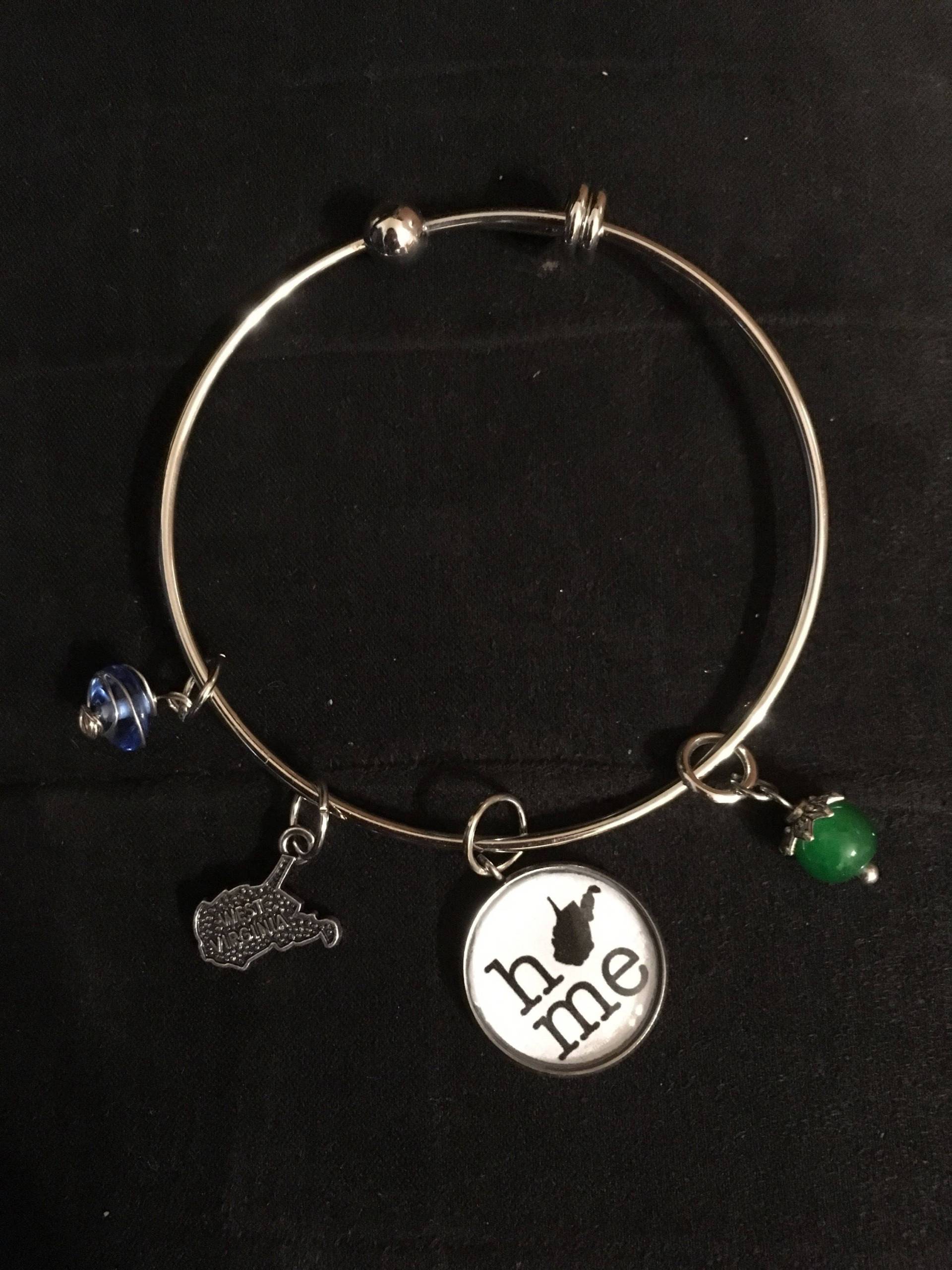 West Virginia Wild Und Wundervoller Armreif Charm Armband West Virginia Wild Und Wundervoller Armreif Charm Armband von EccentricitiesCrafts