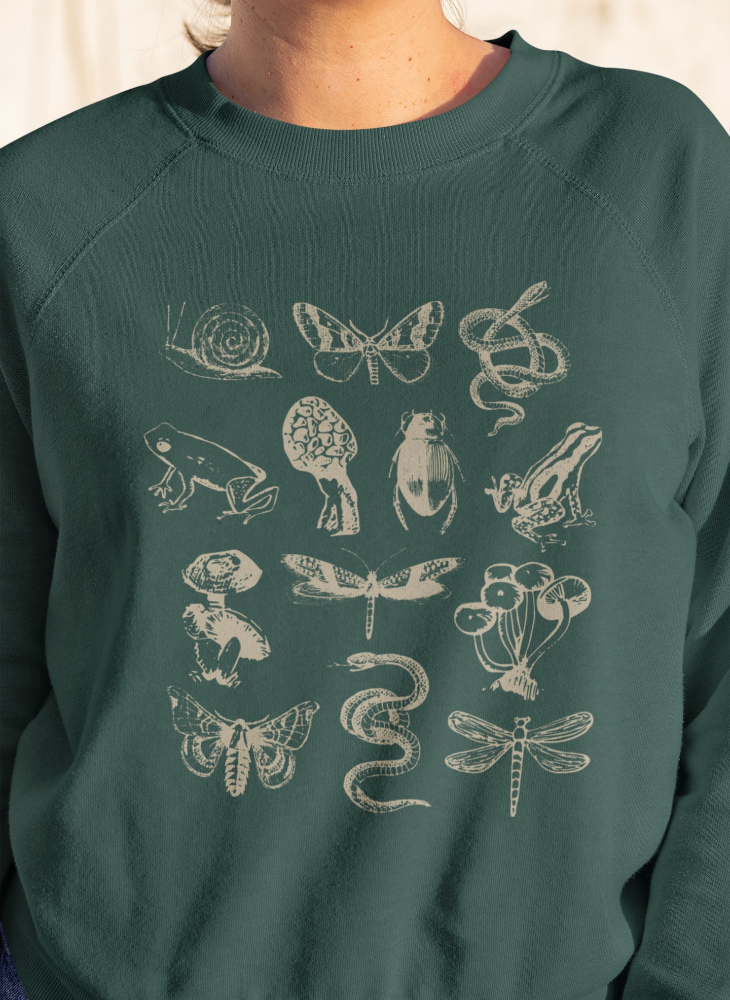 Cottagecore Goblincore Pilz Schnecke Erdig Boho Anatomie Botanisch Unisex Crewneck Oversized Sweatshirt Libelle Mystisch Mythisch Cottagecore Goblincore Pilz Schnecke Erdig Boho Anatomie Botanisch Unisex Crewneck Oversized Sweatshirt Libelle Mystisch Mythisch von Echoaesthetics