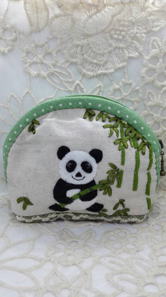 Panda-Bär - Handgemachte Geldbörse Mit Applikation Und Band Stickerei von EclairSol
