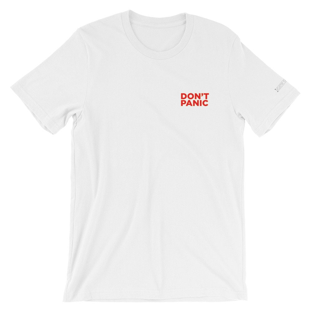 Keine Panik, Meist Harmlos Unisex Kurzarm T-Shirt Keine Panik, Meist Harmlos Unisex Kurzarm T-Shirt von EclecticCafeDesigns