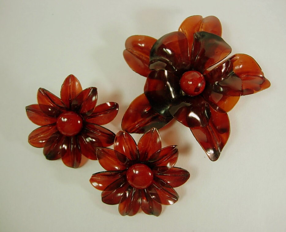Verkauf Große Vintage Brosche & Ohrclips Aus Cellulose Acetat Wurzel Beere von EclecticDebsVintage