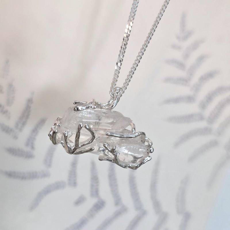Zauberschöner Und Handgearbeiteter Bergkristall-Anhänger in 925Er Silber, An Einer Kette Aus Silber von EclecticSmithy