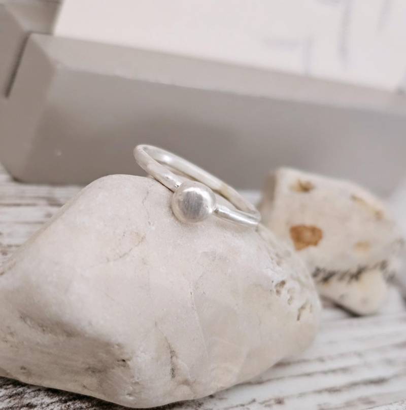 Zauberschöner Und Handgearbeiteter Ring Aus 935Er Silber Mit Glücksnugget von EclecticSmithy