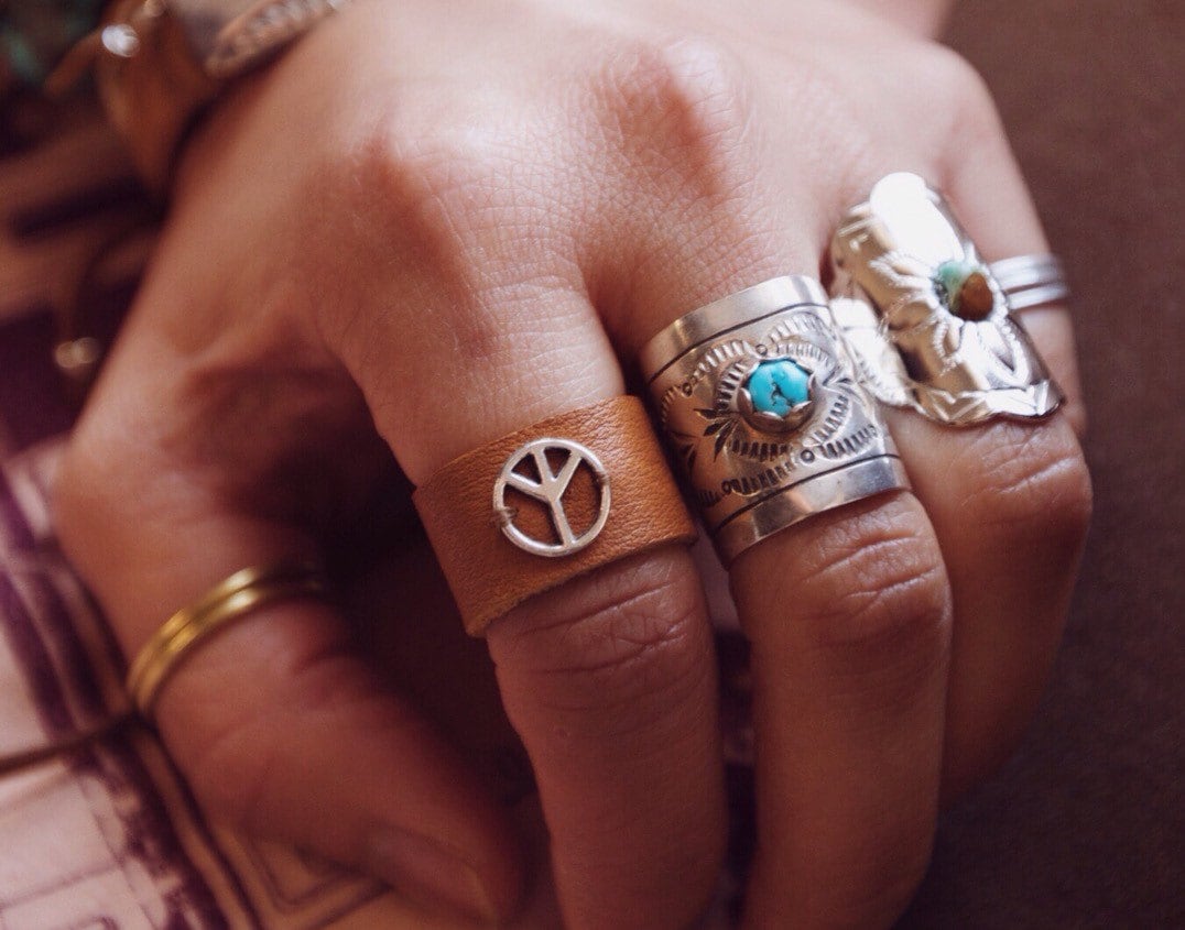 Plr-01 Handgemachter Peace Zeichen Lederring Plr-01 Handgemachter Peace Zeichen Lederring von EcoDesignProject