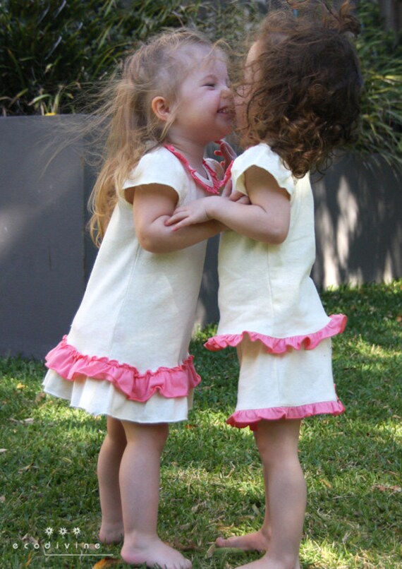 Tallulah "Frills For Summer" Kleid. Natürlich Traumhaft Hanf/Zertifiziertes Bio-Baumwollkleid Für Kleine Mädchen. Limitierte Auflage von EcoDivine