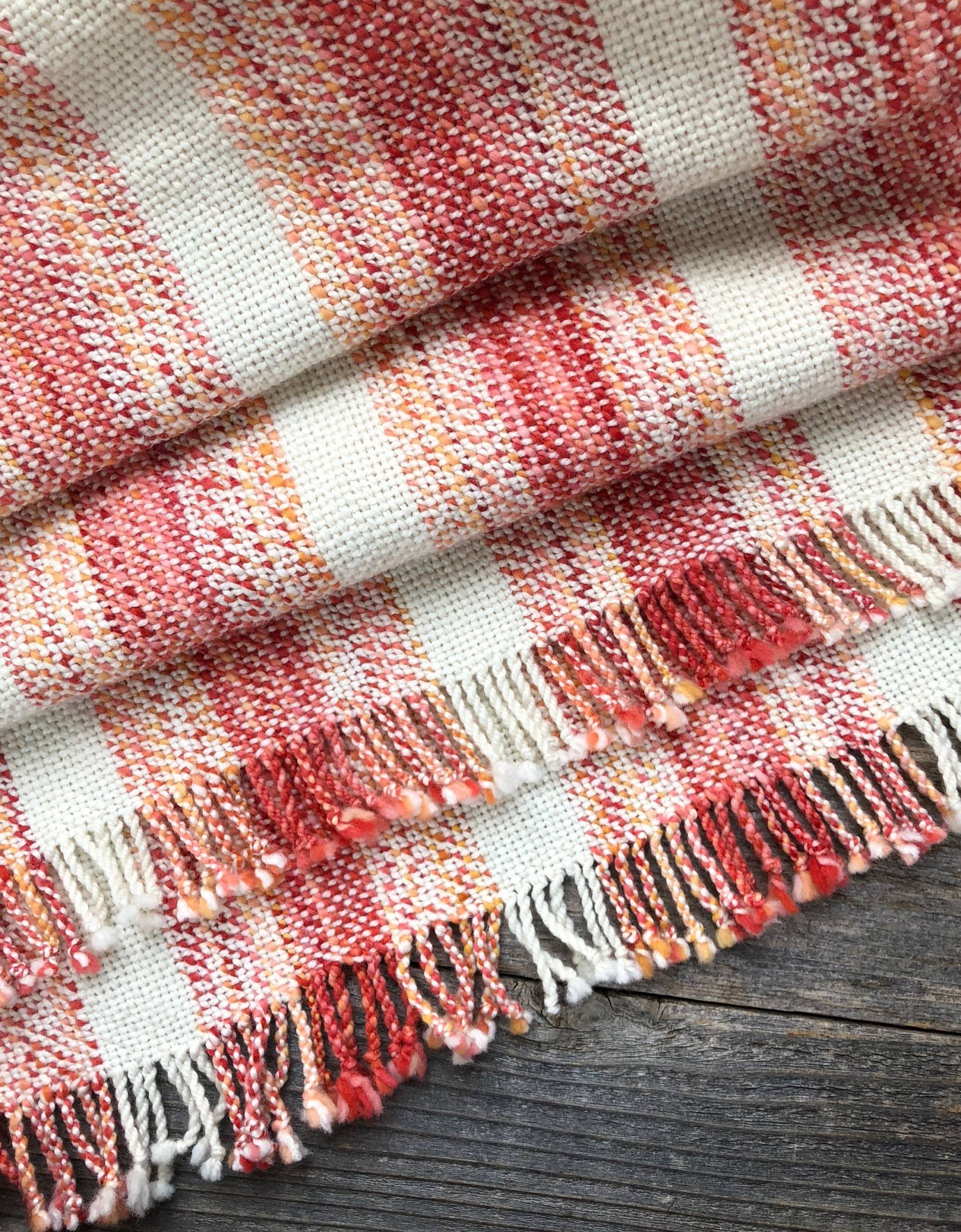 Handgewebter Schal Aus Alpaka-Wolle - 170x40cm Erdbeere-Off-White Breit Und Lang Handgewebter Schal Aus Alpaka-Wolle - 170x40cm Erdbeere-Off-White Breit Und Lang von EcoFriendlyFiber