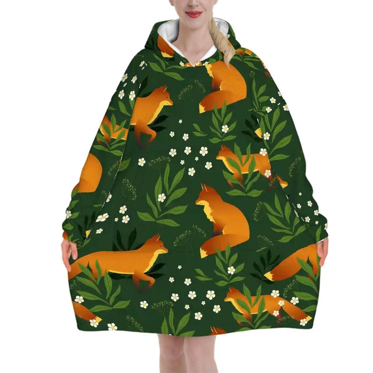 Fox Forest Oversized Blanket Hoodie - Grün Rot Flauschige Tragbare Flanell Decke Mit Tasche von EcoKarmaStyles