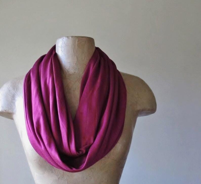 Magenta Infinity Schal - Leichter Jersey Loop-Schal Magenta Infinity Schal - Leichter Jersey Loop-Schal von EcoShag