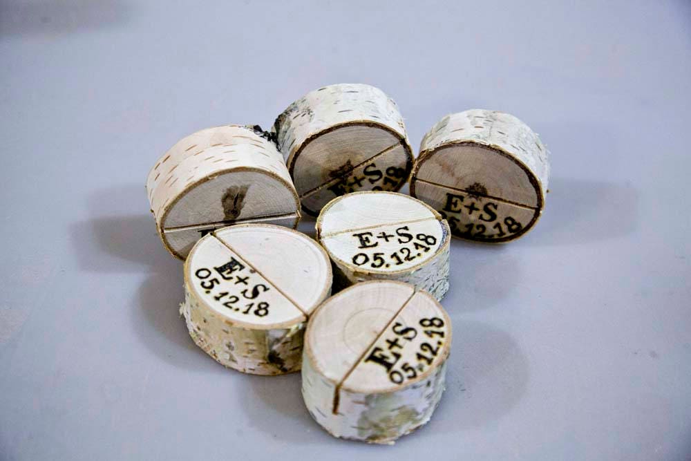 Personalisierte 20 Birkenrinde Tischkartenhalter Für Hochzeiten, Feiertagstischdekor Brautduschen, Partys Rustikales Shabby Chic Cottage Personalisierte 20 Birkenrinde Tischkartenhalter Für Hochzeiten, Feiertagstischdekor Brautduschen, Partys Rustikales Shabby Chic Cottage von EcoStream