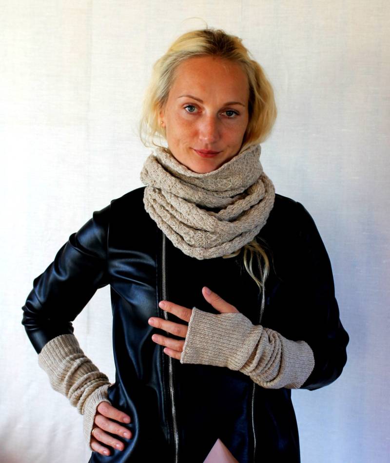 Schal Und Fäustlinge Als Weihnachtsgeschenke - Handgestrickte Cowl-Handschuhe, Dicke Cowl-Fäustlinge, Infinity Cowl, Halstuch von EcoTextureLV