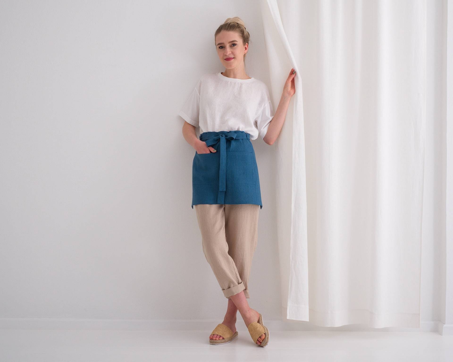 Halbe Leinenschürze Für Kellnerin, Natürliche Leinenschürze, Kurze Mit Taschen, Damenkochschürze von EcoconLINEN