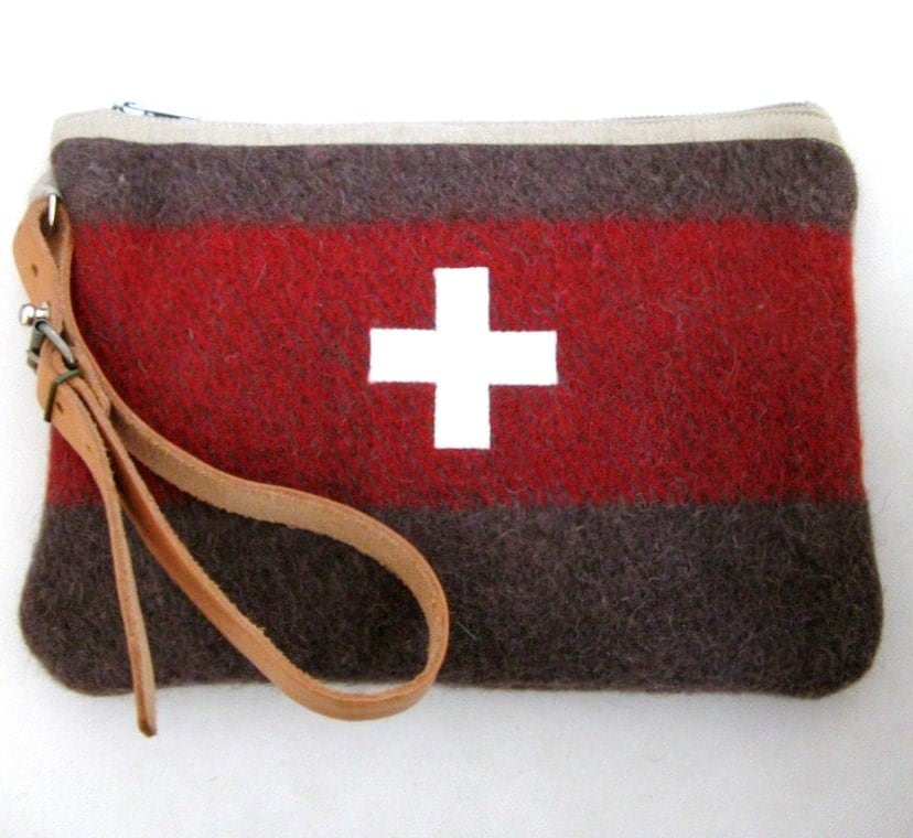 Schweizer Armee Clutch - Wolltasche-Unikat-Taupe Grau Rot Gestreift-Schweizer Kreuz.industrial Retro Design-Tolles Geschenk von Ecolution