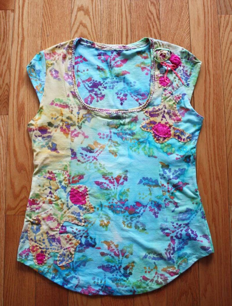 Aquarell Floral Tshirt Hand Mit Spitze Und Perle Perlen Aquarell Floral Tshirt Hand Mit Spitze Und Perle Perlen von EcosDIY