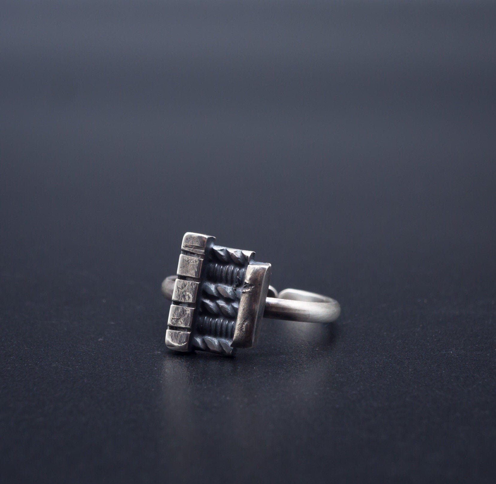Brutalist Sterling Silber Ring | Einzelstück Handgefertigt in Oregon, Usa Brutalist Sterling Silber Ring | Einzelstück Handgefertigt in Oregon, Usa von EcotoneJewelers