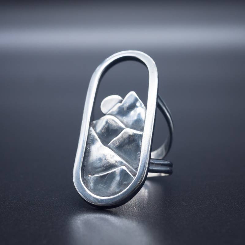 Herrenring | Großer Berg Landschaft Ring in .999~.925 Silber Größe 8, 5 Handgefertigt Ashland, Oregon, Usa Herrenring | Großer Berg Landschaft Ring in .999~.925 Silber Größe 8, 5 Handgefertigt Ashland, Oregon, Usa von EcotoneJewelers