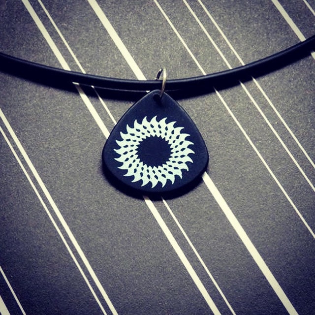 Black E-Gitarre Holen Halskette Mit Custom Gedruckt "Sägeblatt" Jazz Iii Nimmt | 1, 50 Mm - Perfektes Geschenk Für Musiker Und Musikliebhaber von EdFuchsMusicGifts