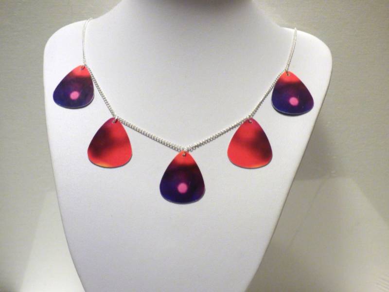 Einzigartige Musik Plektrum Schmuck - Halskette Mit Fünf Einzigartige Plektren in Lila, Pink Und Orange Perfektes Geschenk Für Musikliebhaber von EdFuchsMusicGifts
