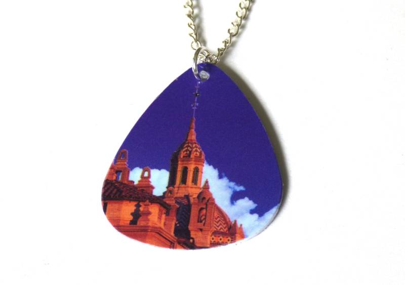 Einzigartige Upcycled Blue Castle Plektrum Halskette W/Blauer Himmel + Wolken Einzigartiges Design - Perfekte Geschenk Für Den Musiker Oder von EdFuchsMusicGifts