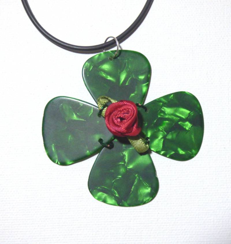 Musik Geschenke Schmuck Plektrum Halskette Four Leaf Clover Jazz Grün Unikat - Perfektes Geschenk Für Den Musikfreund von EdFuchsMusicGifts