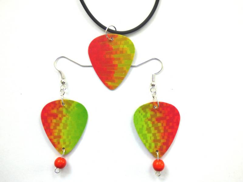 Orange Und Grüne Pixel Guitar Pick Halskette, Ohrringe Oder Schlüsselbund-Sets-Mix + Spiel, Ihre Anpassung - Perfektes Geschenk Für Musikliebhaber von EdFuchsMusicGifts