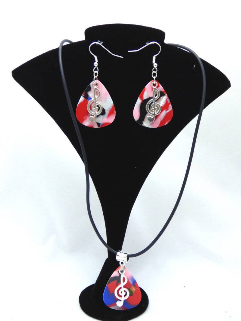 Schöne, Einzigartige Plektrum Ohrringe Und Guitar Pick Halskette in Passender Farbe Anhänger Mit Treble Clefs - Perfekt Für Einen Musikfreund von EdFuchsMusicGifts