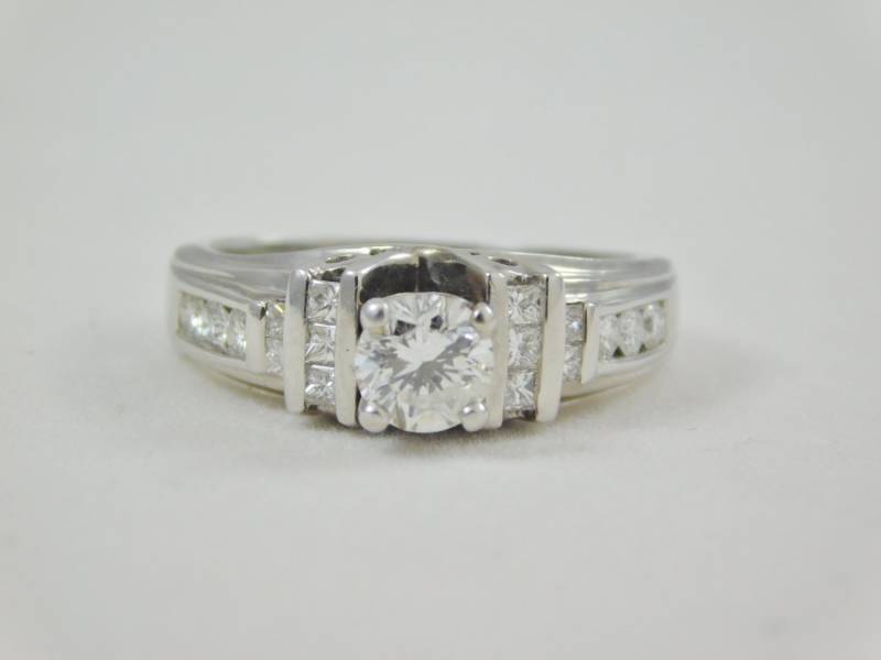 14Kt Weißgold Diamant-Verlobungsring Rund Brilliantschliff von EdbergJewelry