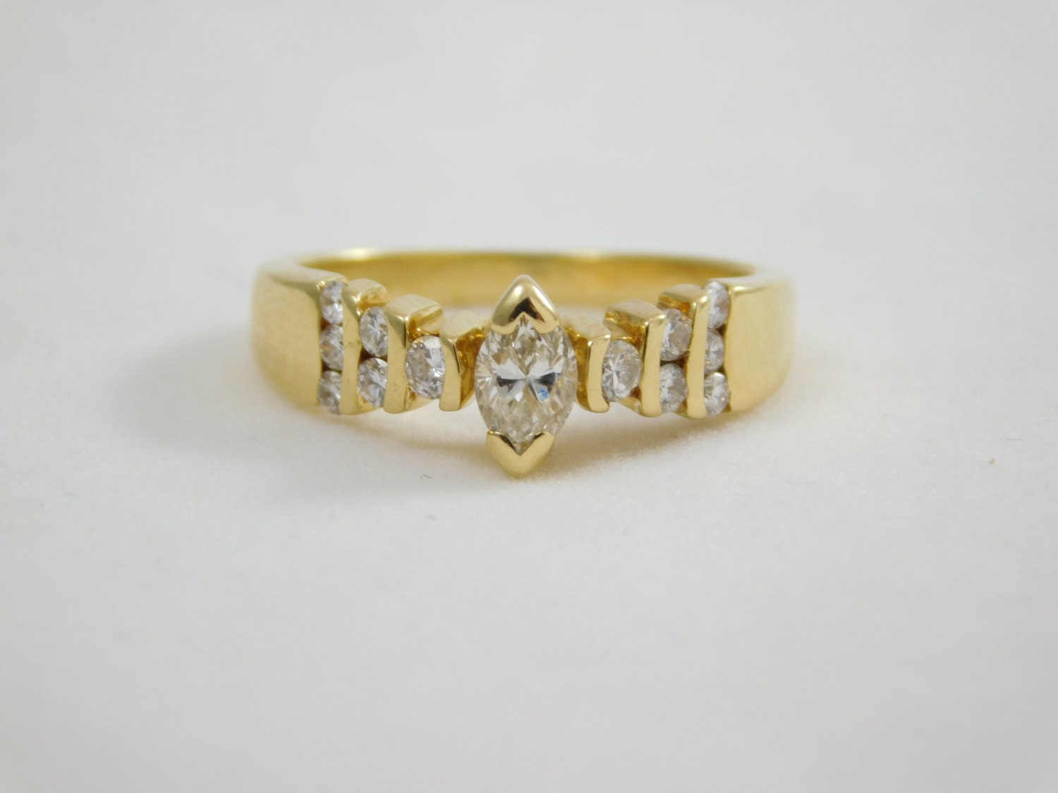 Damenring in 750Er Gelbgold Mit Diamant von EdbergJewelry