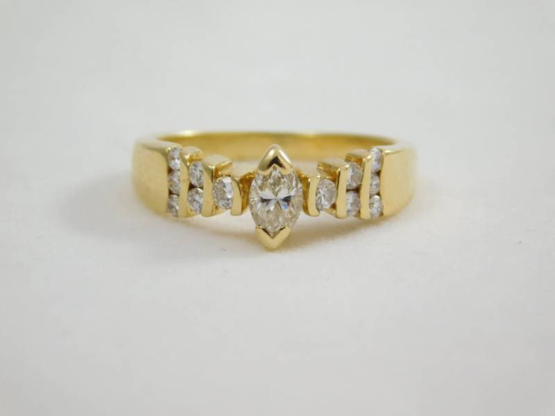 Damenring in 750Er Gelbgold Mit Diamant von EdbergJewelry