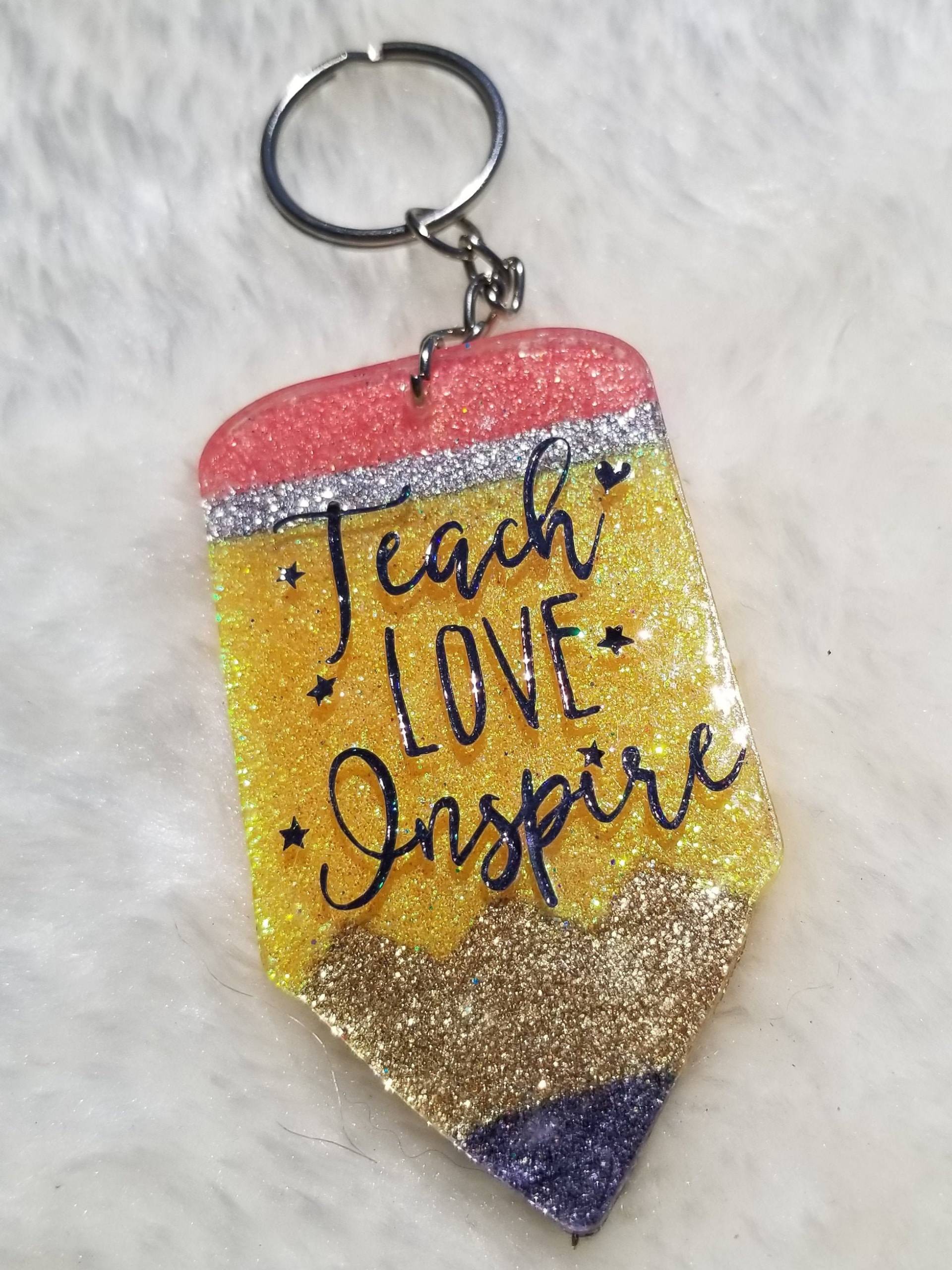 Bleistift Schlüsselanhänger - "Teach Love Inspire" | Auf Bestellung Gefertigt Bleistift Schlüsselanhänger - "Teach Love Inspire" | Auf Bestellung Gefertigt von EddissonDesigns