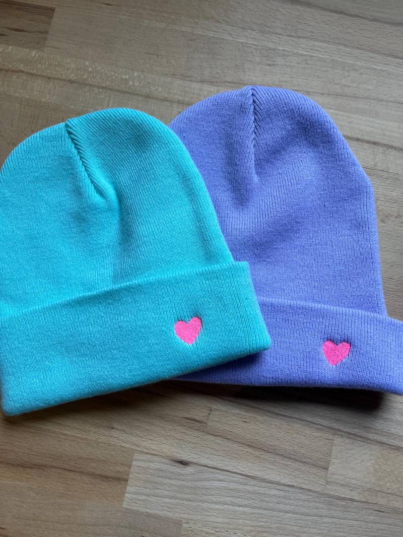 Weiche Beanies Mit Herz-stickerei Für Die Ganze Familie Weiche Beanies Mit Herz-stickerei Für Die Ganze Familie von EddiundFranky