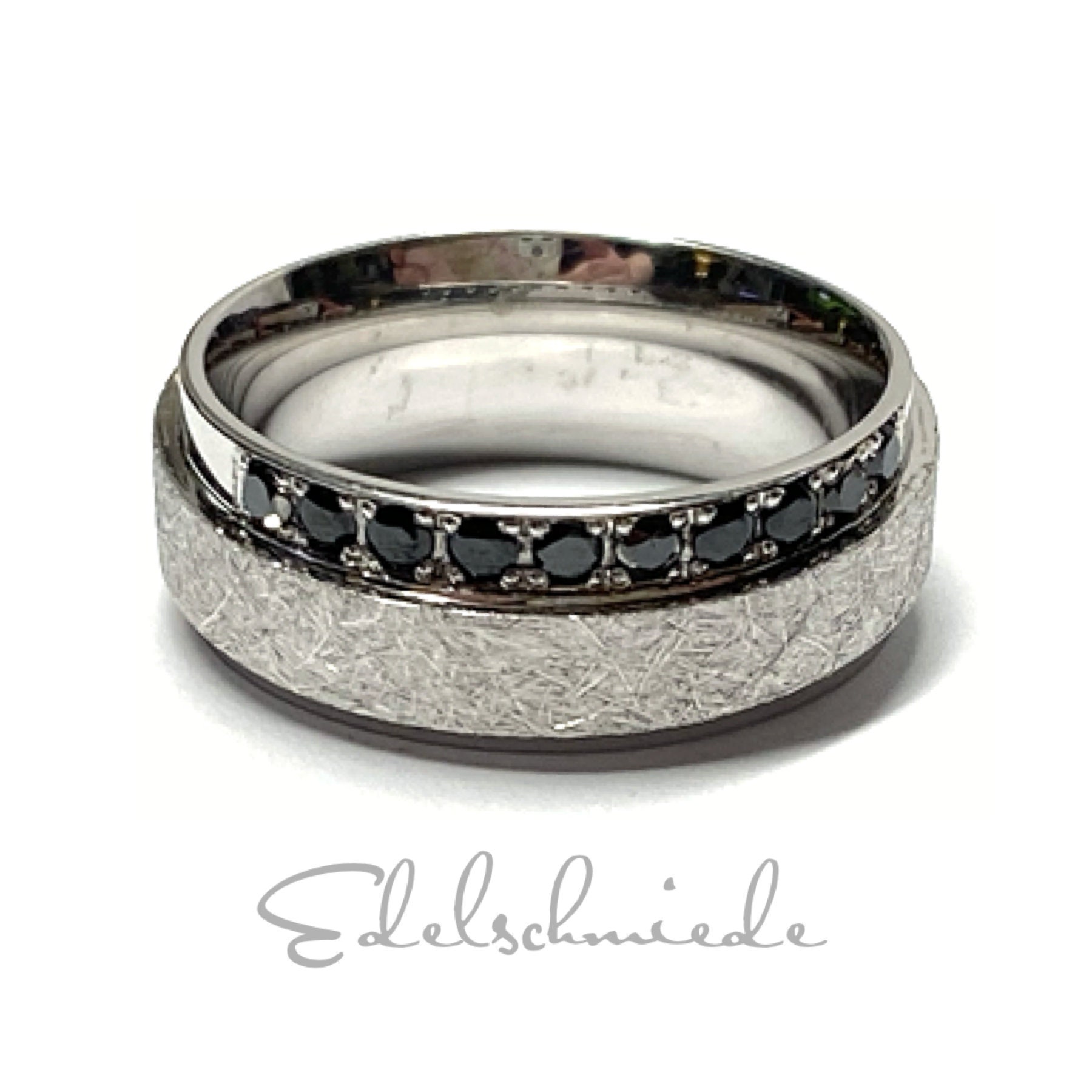 Bandring 925 Silber Rhodiniert Matt Strukturiert Brillanten Schwarz | 10Steine 0, 2Ct 8mm Breit Silberring #58 Bandring 925 Silber Rhodiniert Matt Strukturiert Brillanten Schwarz | 10Steine 0, 2Ct 8mm Breit Silberring #58 von EdelSchmiede925