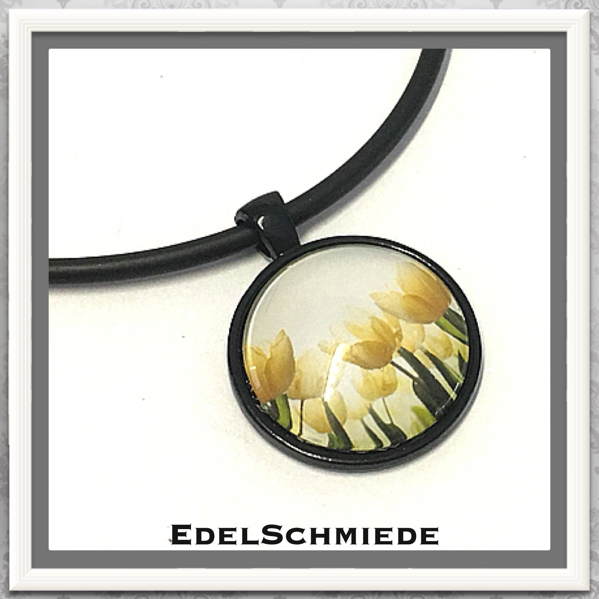 Kautschukband Mit Anhänger - Modeschmuck Glas Kautschukband Mit Anhänger - Modeschmuck Glas von EdelSchmiede925