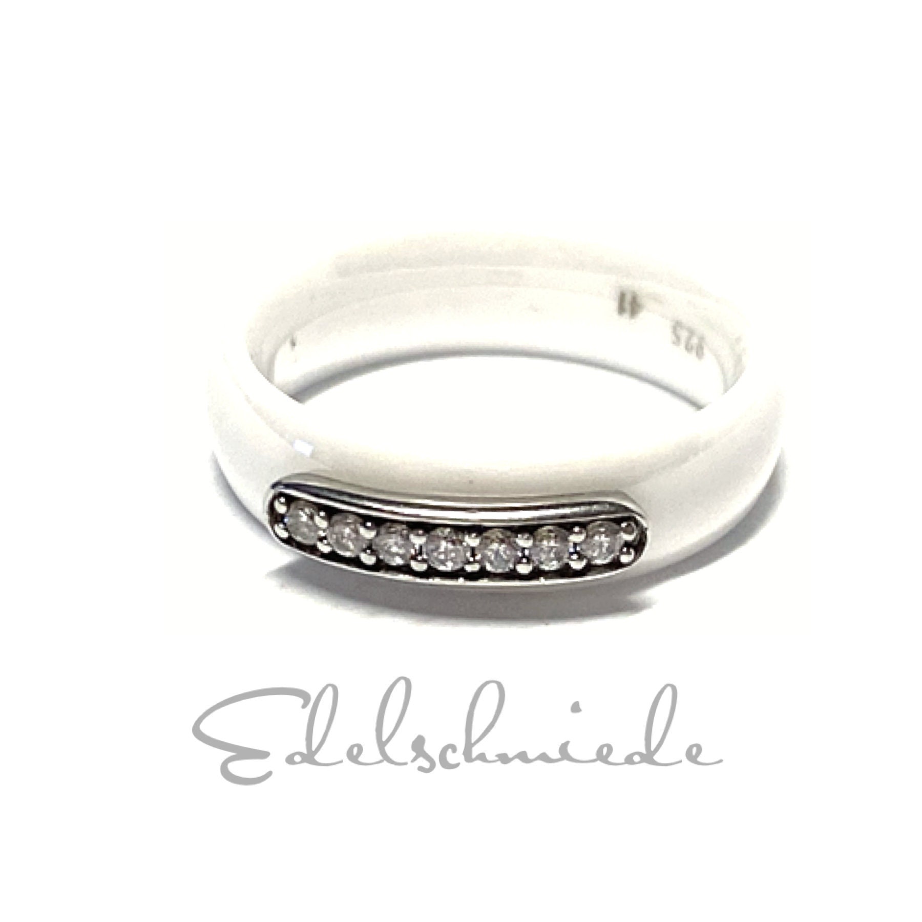 Keramik Ring Halbrund Weiß 6 Mm Steg Zirkonia Bandring #58 Keramik Ring Halbrund Weiß 6 Mm Steg Zirkonia Bandring #58 von EdelSchmiede925