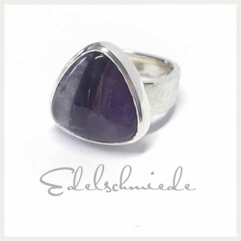 Massiver Silberring 925 Mit Dreieckigem Amethyst Quarz Cabochon #59 von EdelSchmiede925