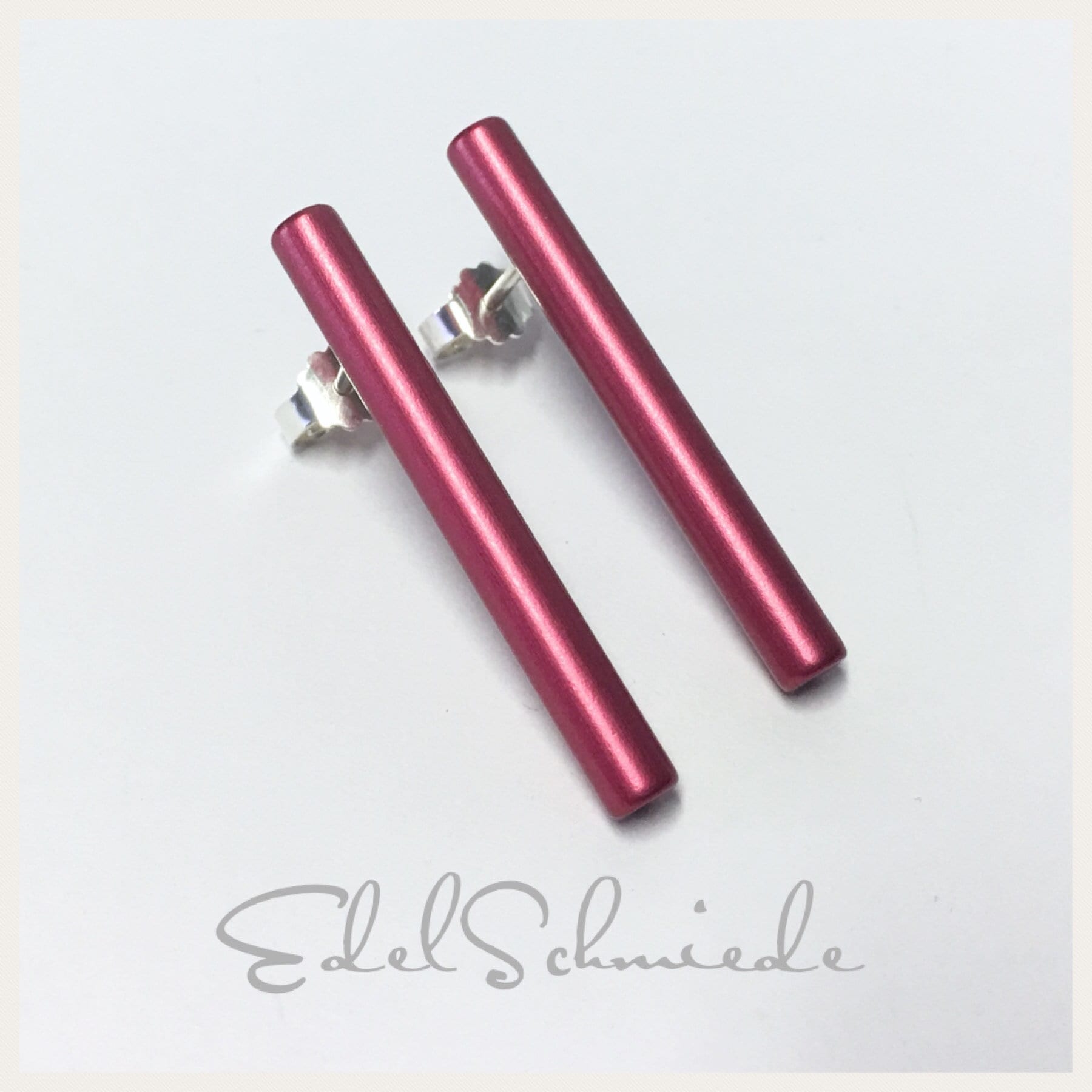 Ohrstecker in Eloxiertem Aluminium Mit 925/- Silber Stift - Himbeer Ohrstecker in Eloxiertem Aluminium Mit 925/- Silber Stift - Himbeer von EdelSchmiede925