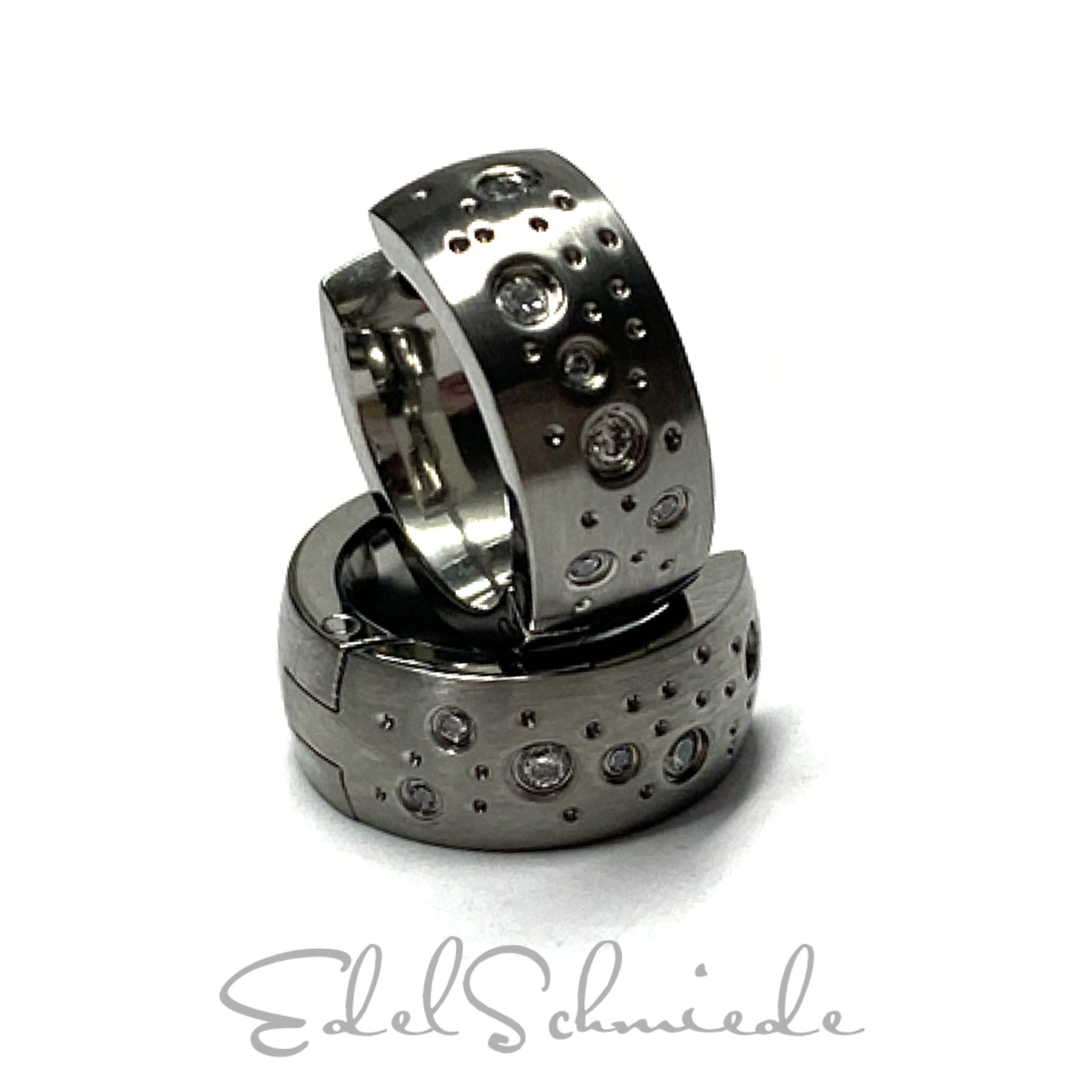 Scharniercreolen Titan Matt Zirkonia Sternenhimmel Ohrring von EdelSchmiede925