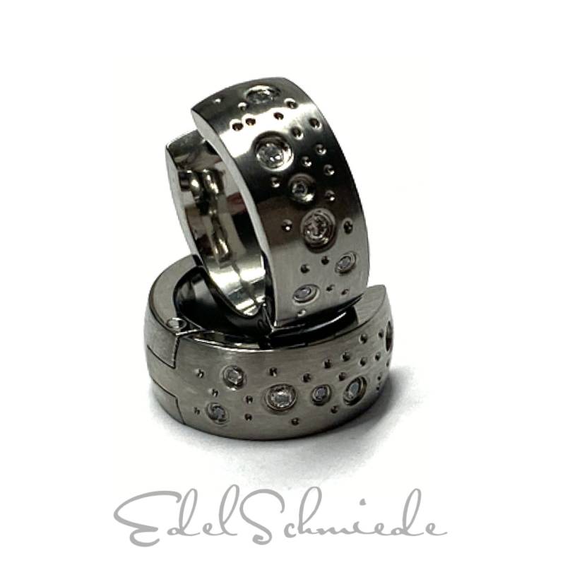 Scharniercreolen Titan Matt Zirkonia Sternenhimmel Ohrring von EdelSchmiede925