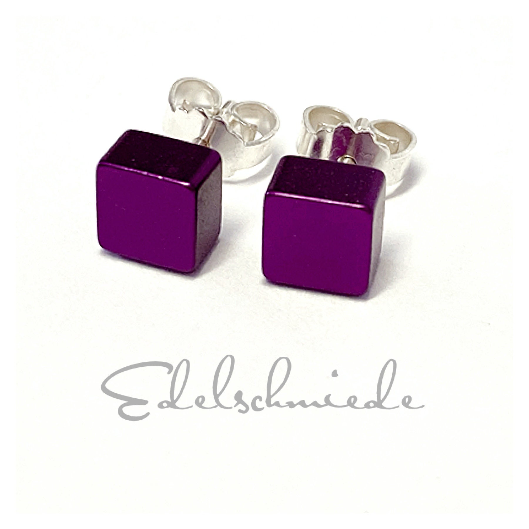 Würfel Ohrstecker in Eloxiertem Aluminium Mit 925/- Silber Stift - Violett Würfel Ohrstecker in Eloxiertem Aluminium Mit 925/- Silber Stift - Violett von EdelSchmiede925