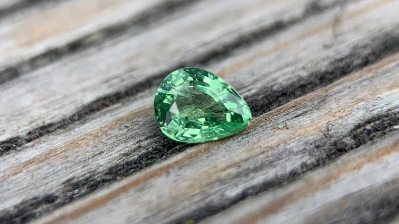 0.30Ct. Natürlicher Grüner Tsavorit Granat | Grossular Vibrant Vs Pear| Tansania Natural Tsavorite Garnet Edelstein Gem #1480 von EdelsteineErzgebirge