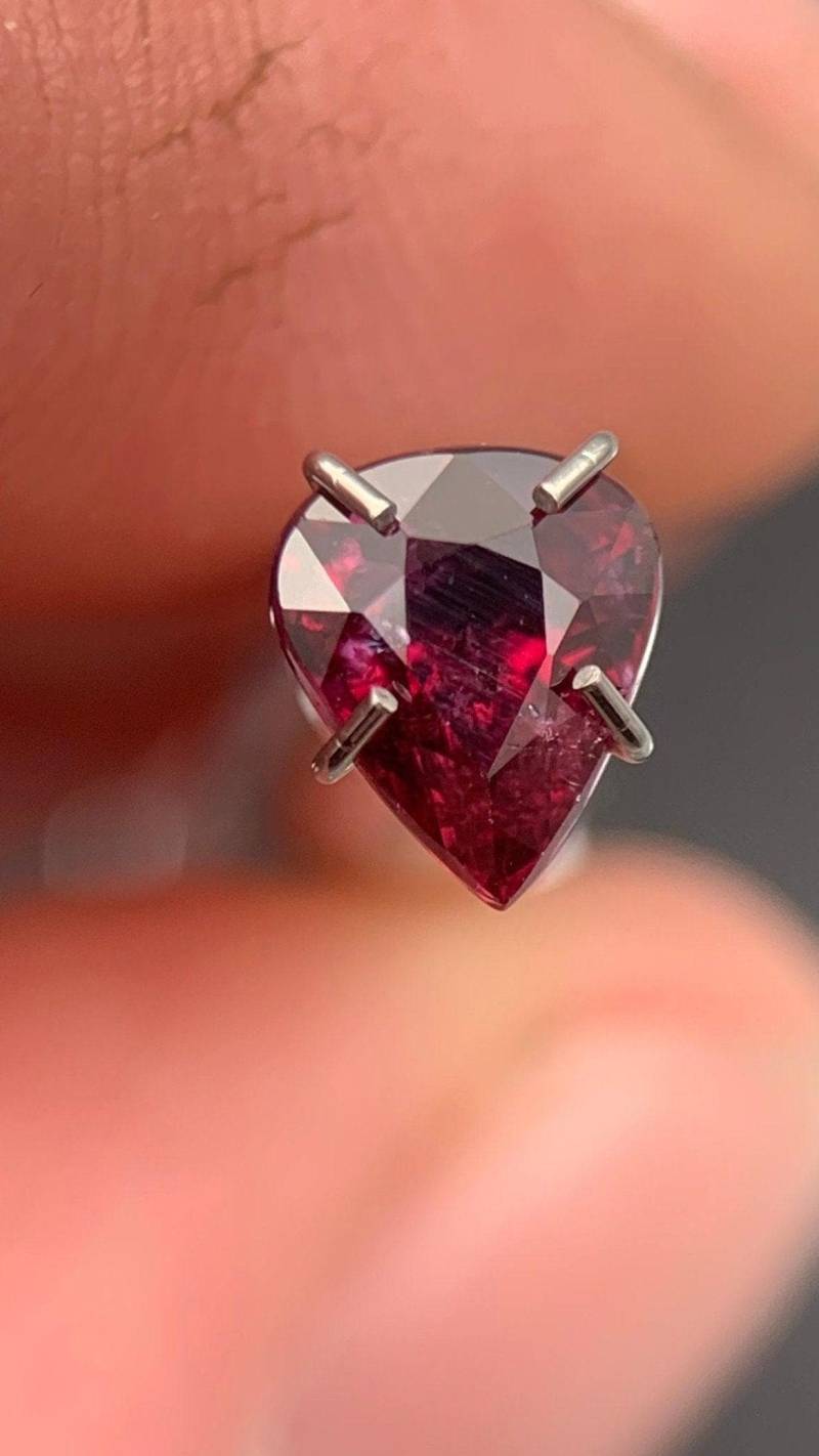1.51Ct. Natural Ruby | Natürlicher Rubin Tansania 7x6 Edelstein Heated Mineral Collector Stone Gemstone Jewelry Gem #1019 von EdelsteineErzgebirge