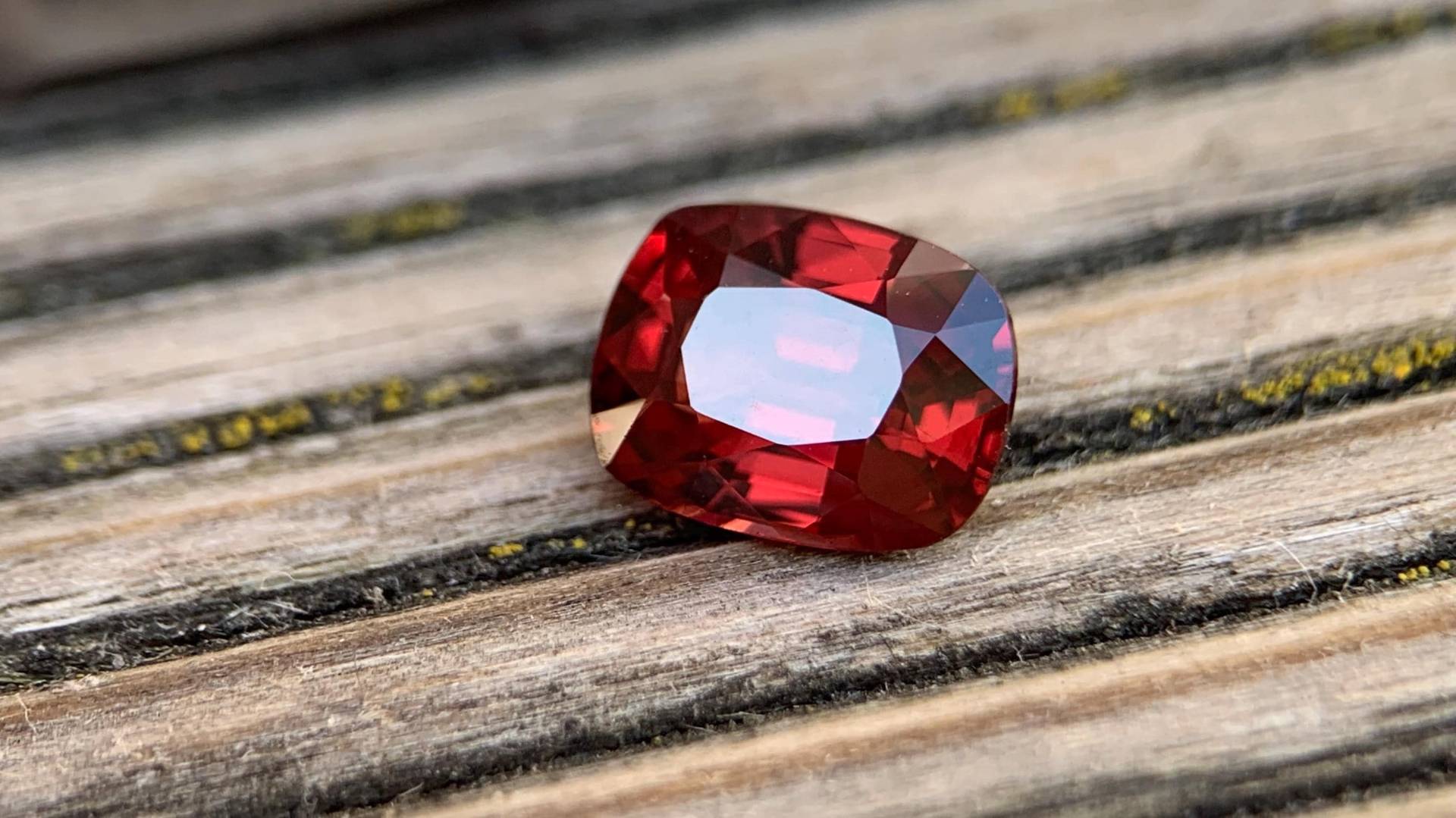 1.64Ct. Aaa Roter Spinell | Vivid Red Spinel Myanmar Vs Natural Natürlicher Edelstein Natural Gemstone Jewelry Gem #1295 von EdelsteineErzgebirge