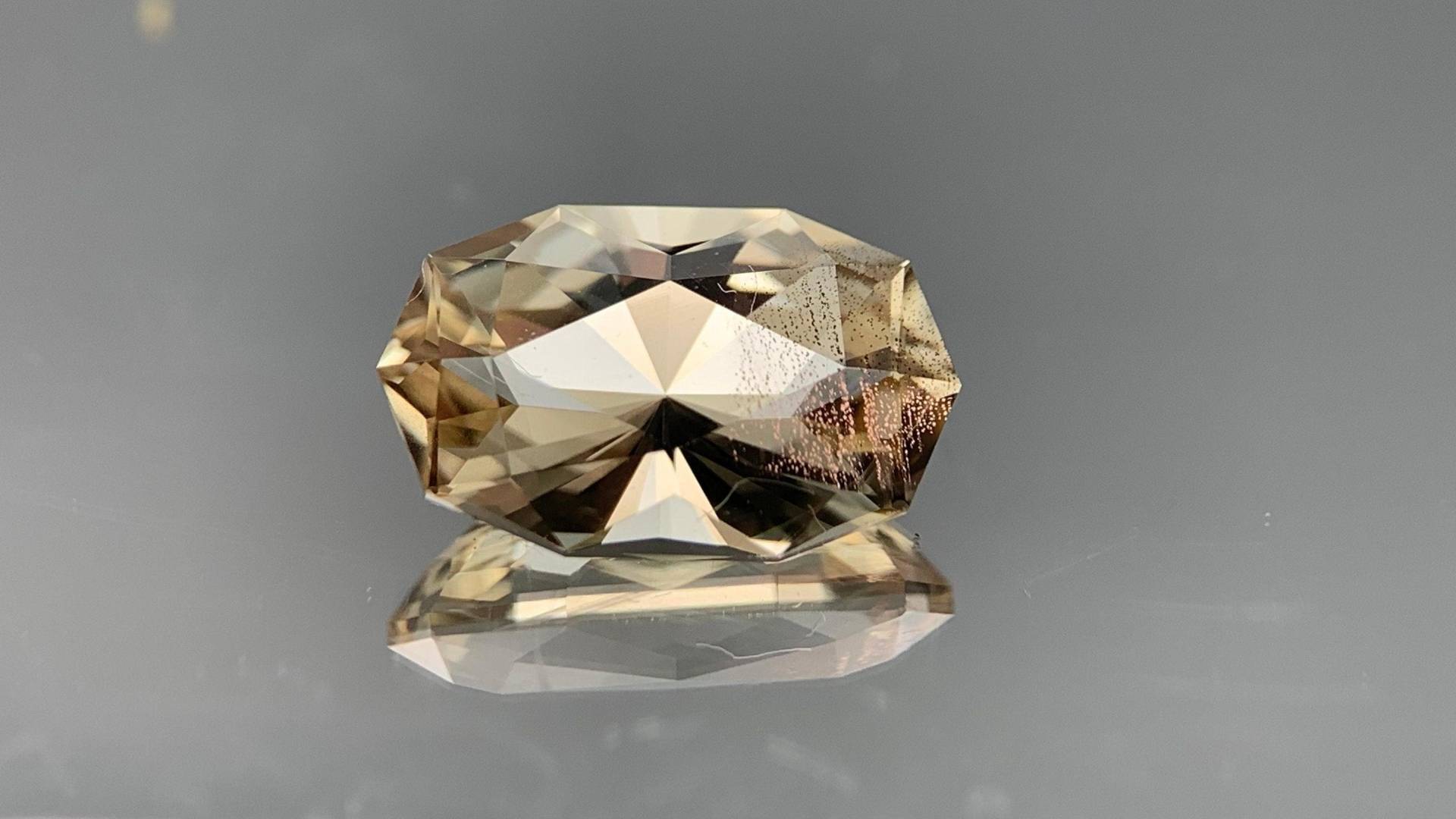 2.36Ct. Natural Oregon Sunstone Usa | Natürlicher Sonnenstein Custom Octagon Cut Edelstein Gemstone Jewelry Gem #1053 von EdelsteineErzgebirge