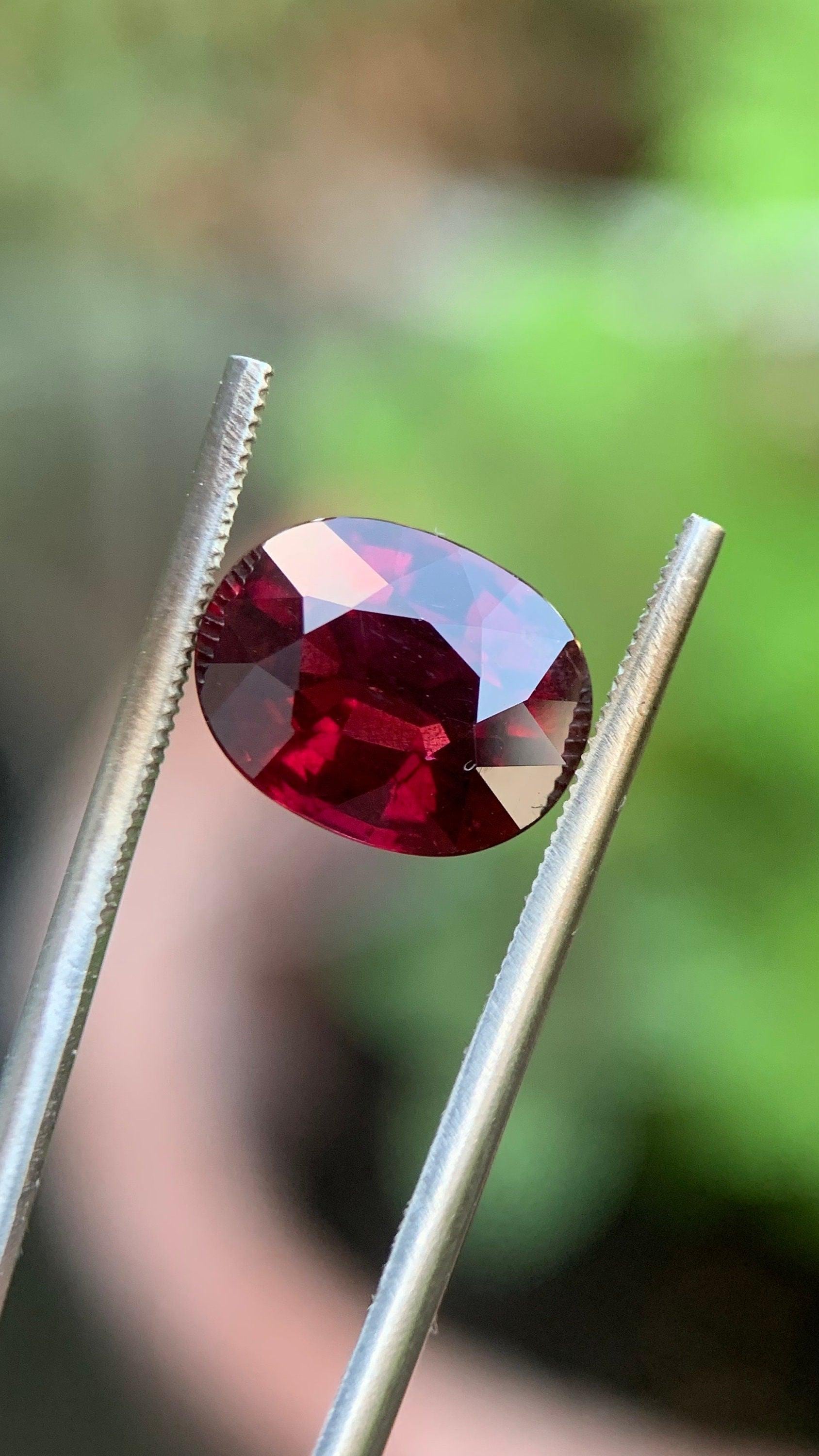 3.95Ct. Natürlicher Rhodolith Granat | Madagaskar Natural Rhodolite Garnet Edelstein Gemstone Jewelry Gem Schmuck #1104 von EdelsteineErzgebirge