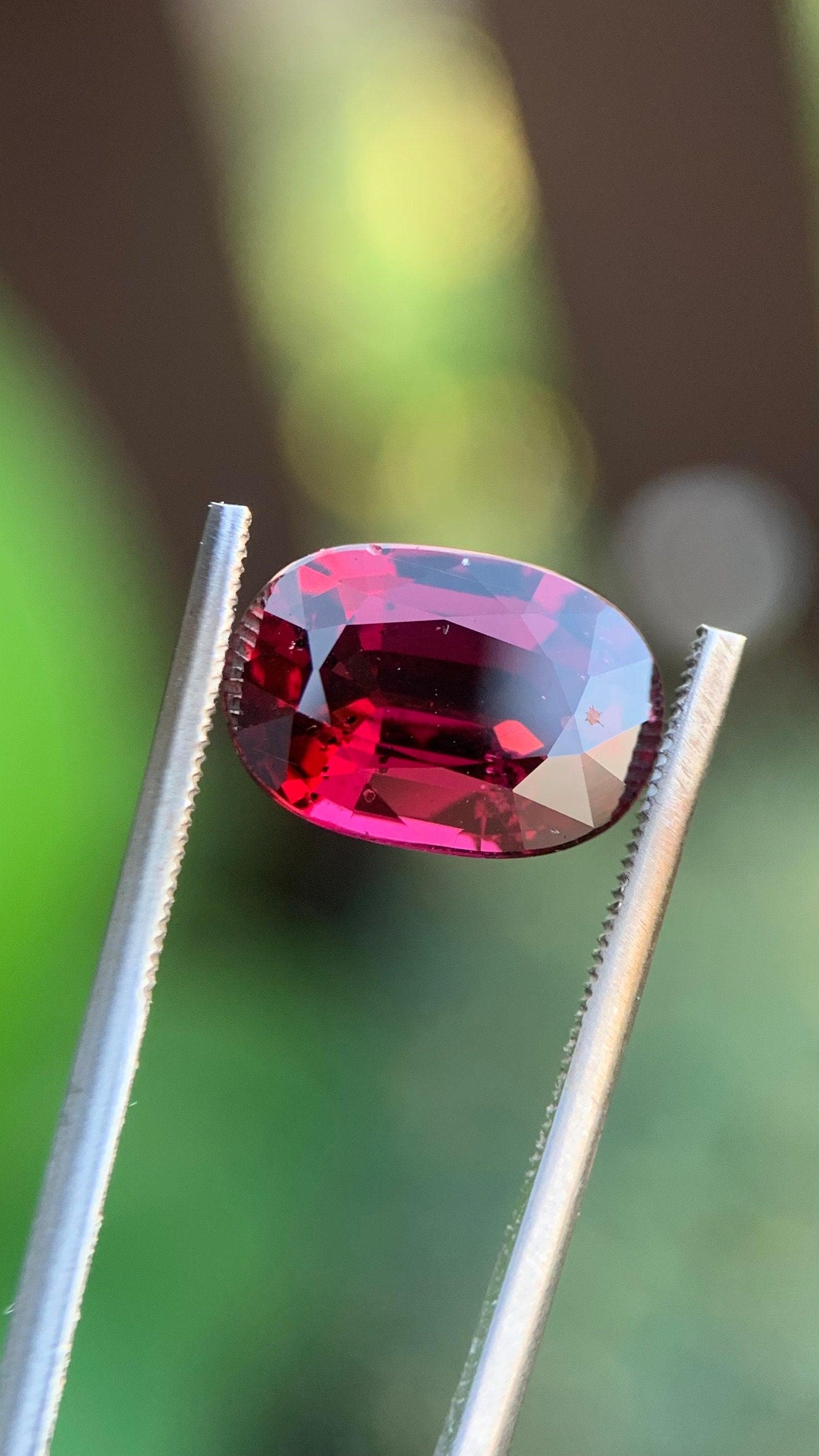 4.25Ct. Natürlicher Rhodolith Granat | Madagaskar Natural Rhodolite Garnet Edelstein Gemstone Jewelry Gem Schmuck #1103 von EdelsteineErzgebirge