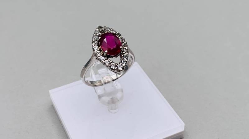 sterling Silber Ring Natürlicher Rubin 1.95Ct Mit 18 Topase Natural Ruby Women Edelstein Rg54 925 Cocktail #1286 von EdelsteineErzgebirge