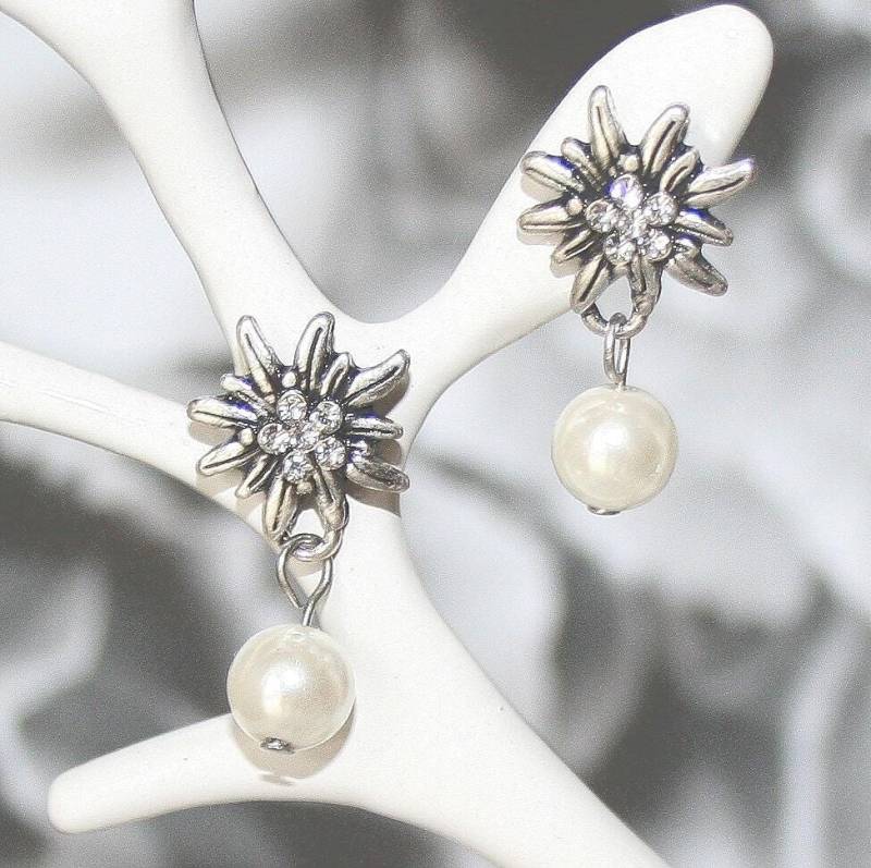 Coole Ohrringe Weiß Oder Hellrosa/Edelweiss Ohrstecker Sind Mit Klaren Strasssteinen Ausgestattet Alltagsohrring Trendige von Edelweiss51Jewelry