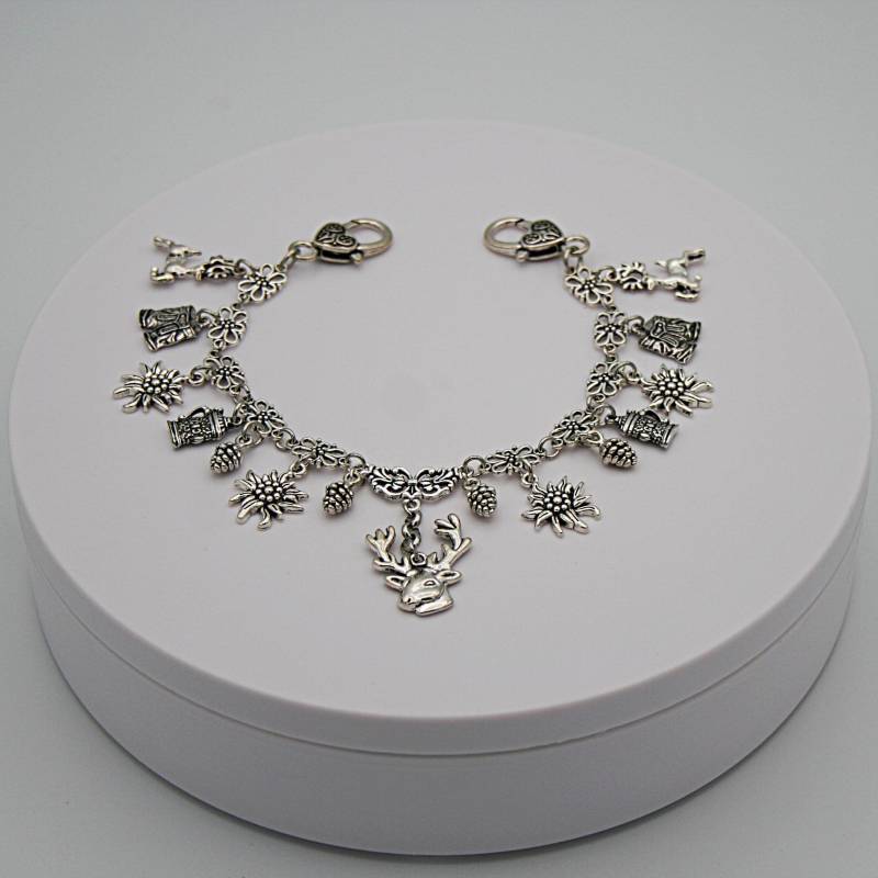 Dirndl Charivari/Damen Mit Anhänger Hirsch Charm Schmuck Trachtenhochzeit Geschenk Dirndl Charivari/Damen Mit Anhänger Hirsch Charm Schmuck Trachtenhochzeit Geschenk von Edelweiss51Jewelry